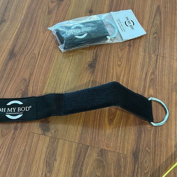 NEW Oh My BOD Gym cuffs for cable leg exercises metallic gold one pair - Picture 3 of 4